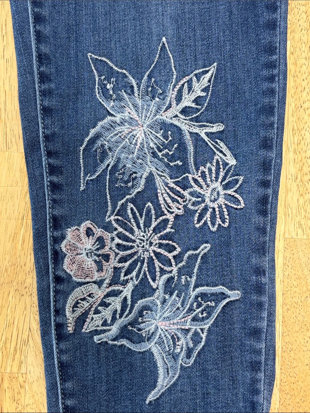 NWT Lane Bryant Plus Size 16 Floral Applique Embroidered Skinny Jeans Cropped - Picture 7 of 8